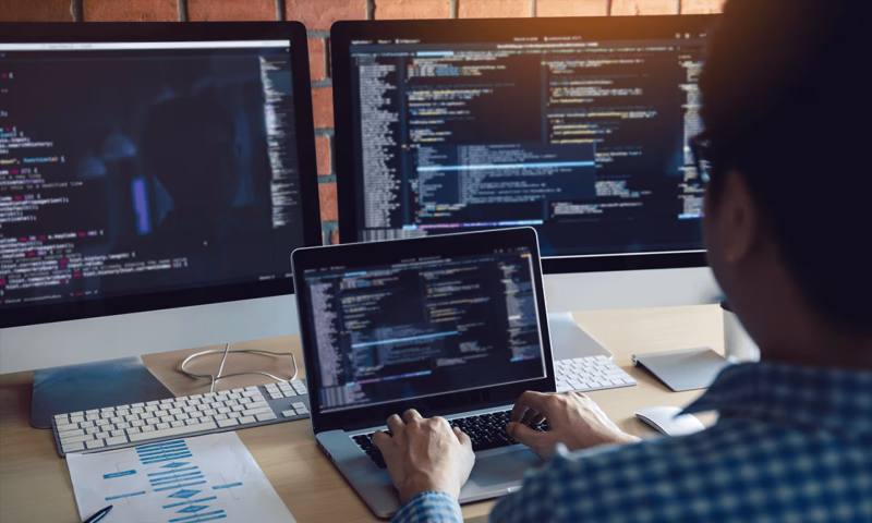 数据科学选型:R与Python如何赋能七星区网站建设?